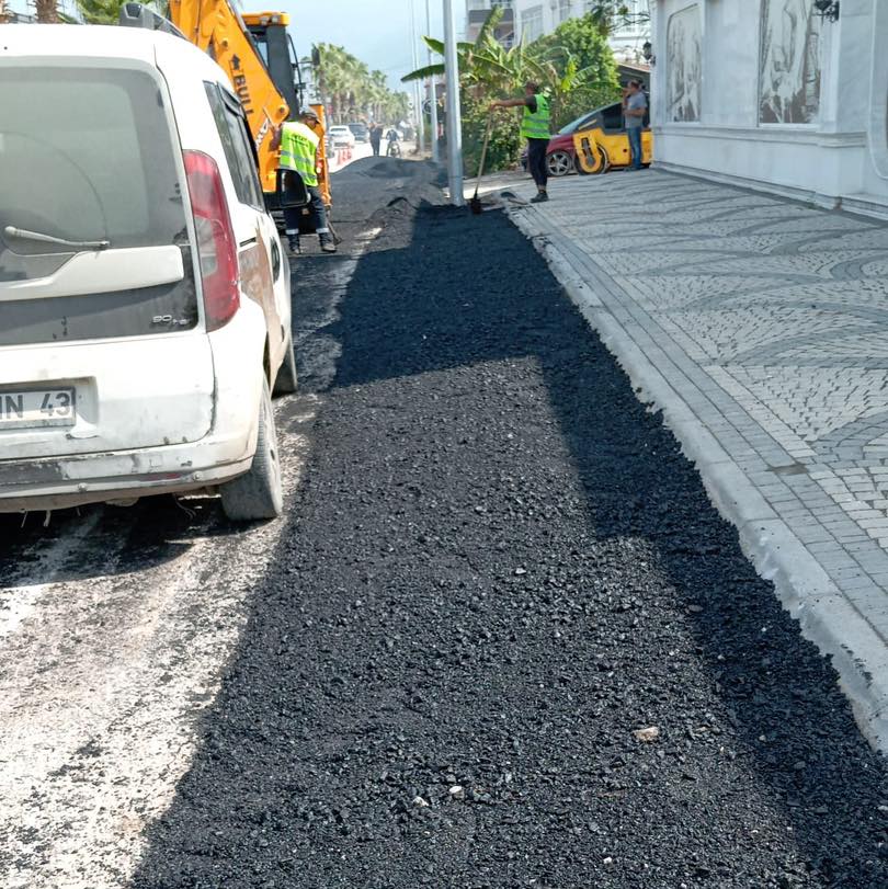 Arsuz’da Asfalt Yama Onarım Çalışmaları Başladı (2)