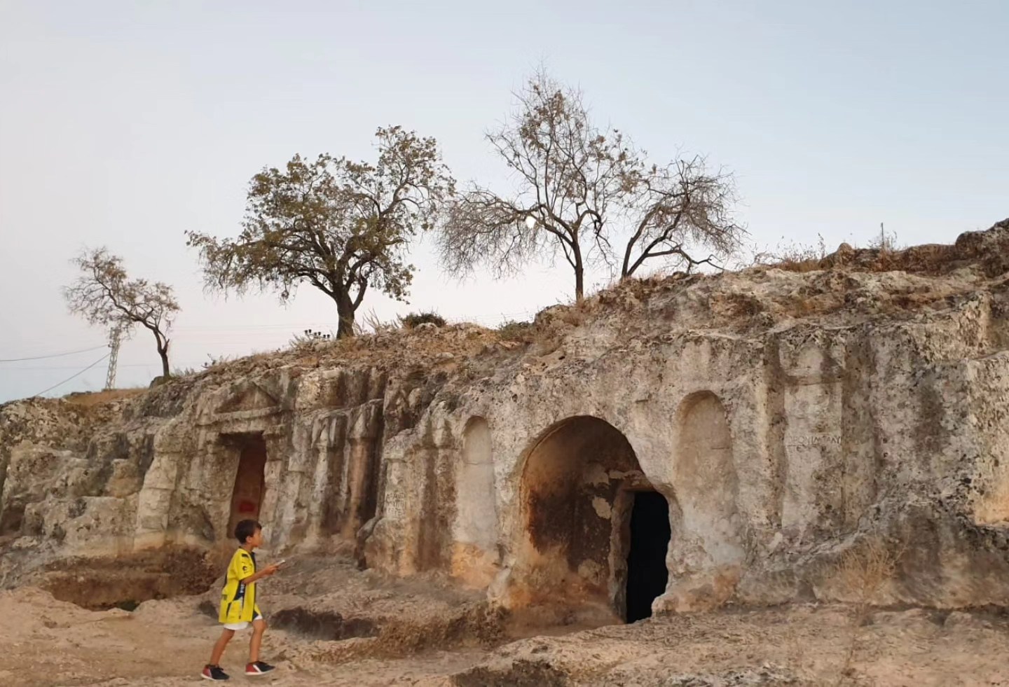 Yunushan’da Roma Nekropolü Keşfi Tarihin Gizemli Yüzü Ortaya Çıkıyor (4)