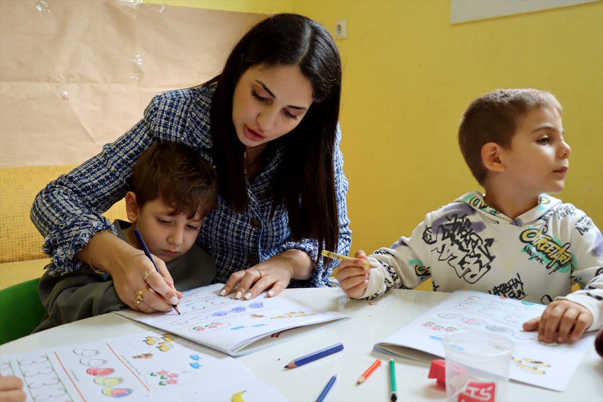 Esra Öğretmenin Yarım Kalan Anaokulu Hayalini Kardeşi Yaşatıyor (1)