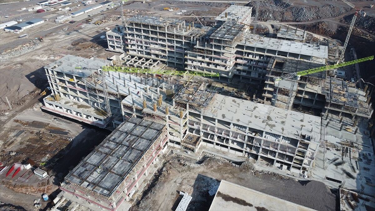 Diyarbakır'da Yapımı Süren Kayapınar Şehir Hastanesi Hızla Yükseliyor