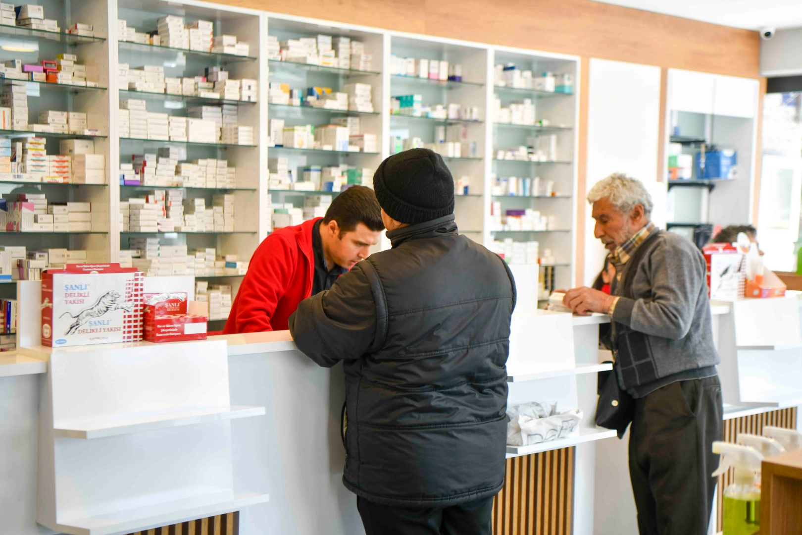 Ankara 'Sağlığa El' Verdi! Vatandaşın 2,2 Milyon Tl'lik Eczane Borcu Ödendi