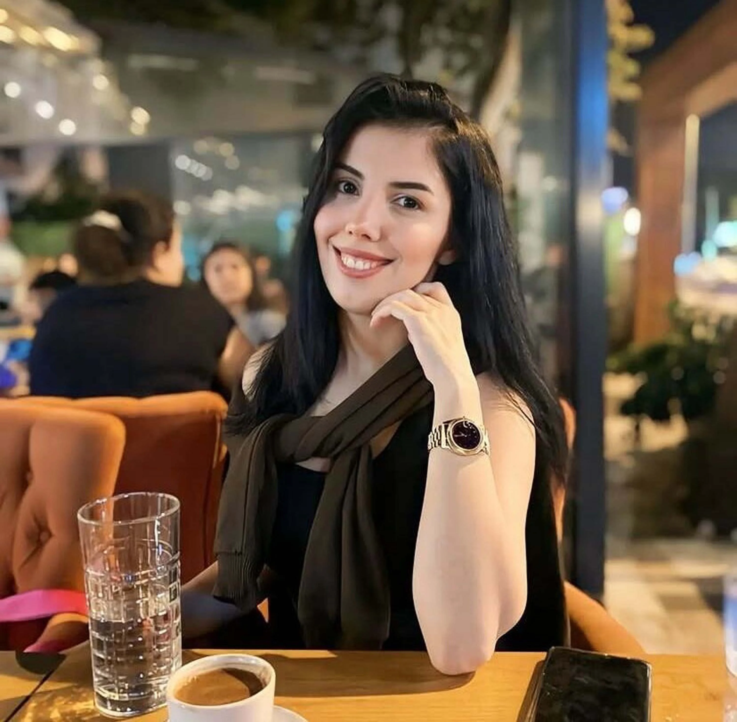 Fatma Sokak Ortasinda