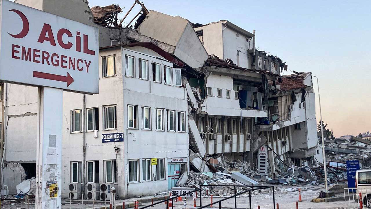 Hastaneler Yikildi Menzilci Korundu