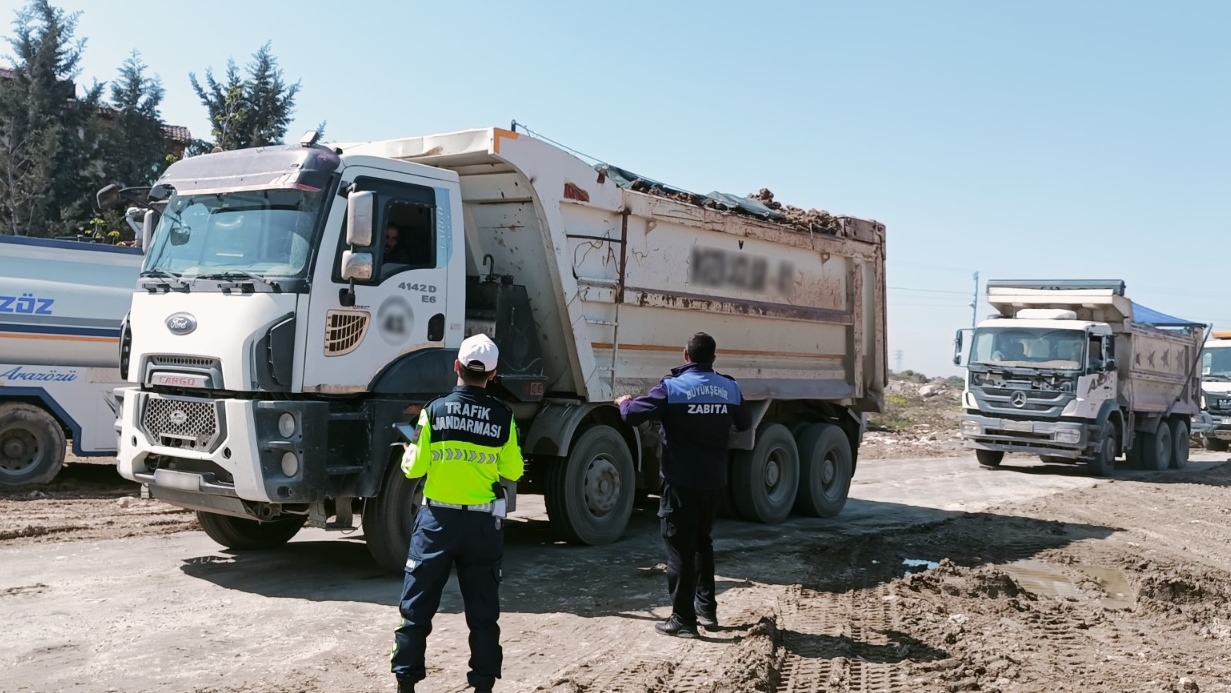 Hatay'da Kaçak Hafriyat Atığı Döken 13 Kamyon Sürücüsü Ve Işletmelerine