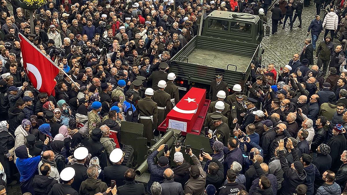 Şehit Piyade Uzman Onbaşı Day, Memleketi Trabzon'da Son Yolculuğuna Uğurlandı