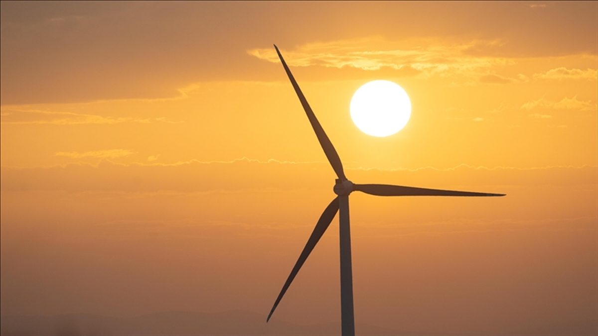 Türkiye'nin Elektrik Üretiminde Rüzgar Ve Güneş, Yerli Kömürü