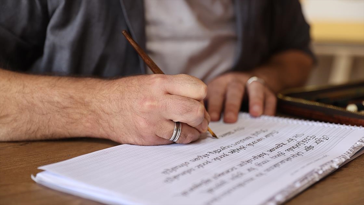 Polis Memuru Iş Stresini Boş Zamanlarında Kaligrafi Sanatıyla Atıyor