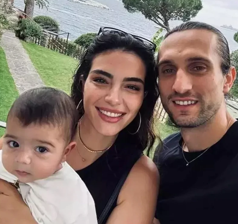 Melisa Aslı Pamuk (4)
