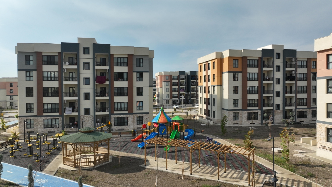 Toki̇ Haziranda 11 Ilde 3 Bin 731 Konutu Hak Sahiplerine Teslim Etti