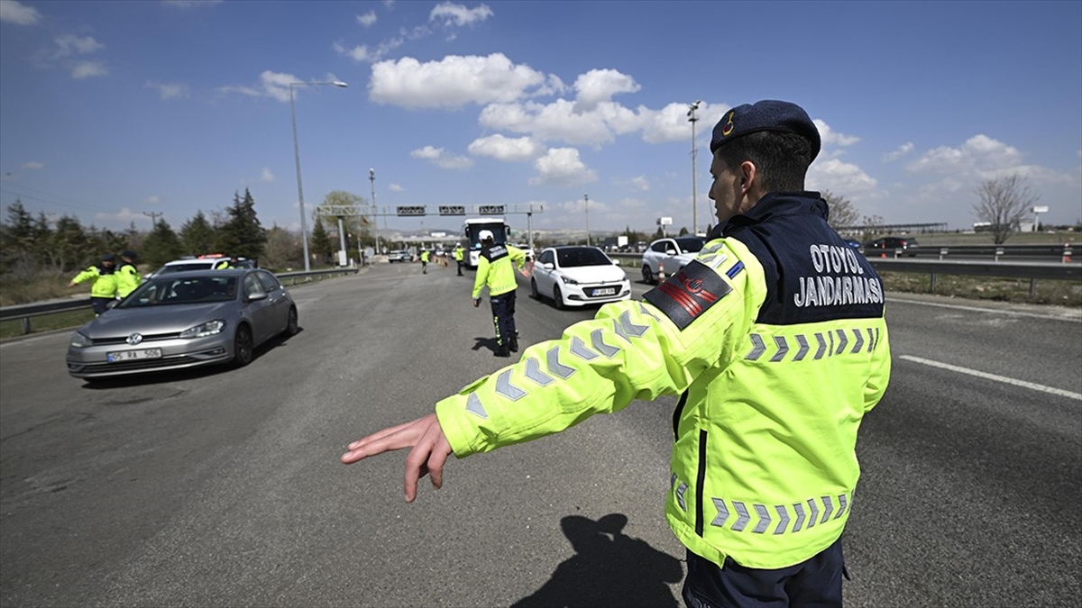Trafikte Yol Kesenlere Hapis Cezası Geliyor