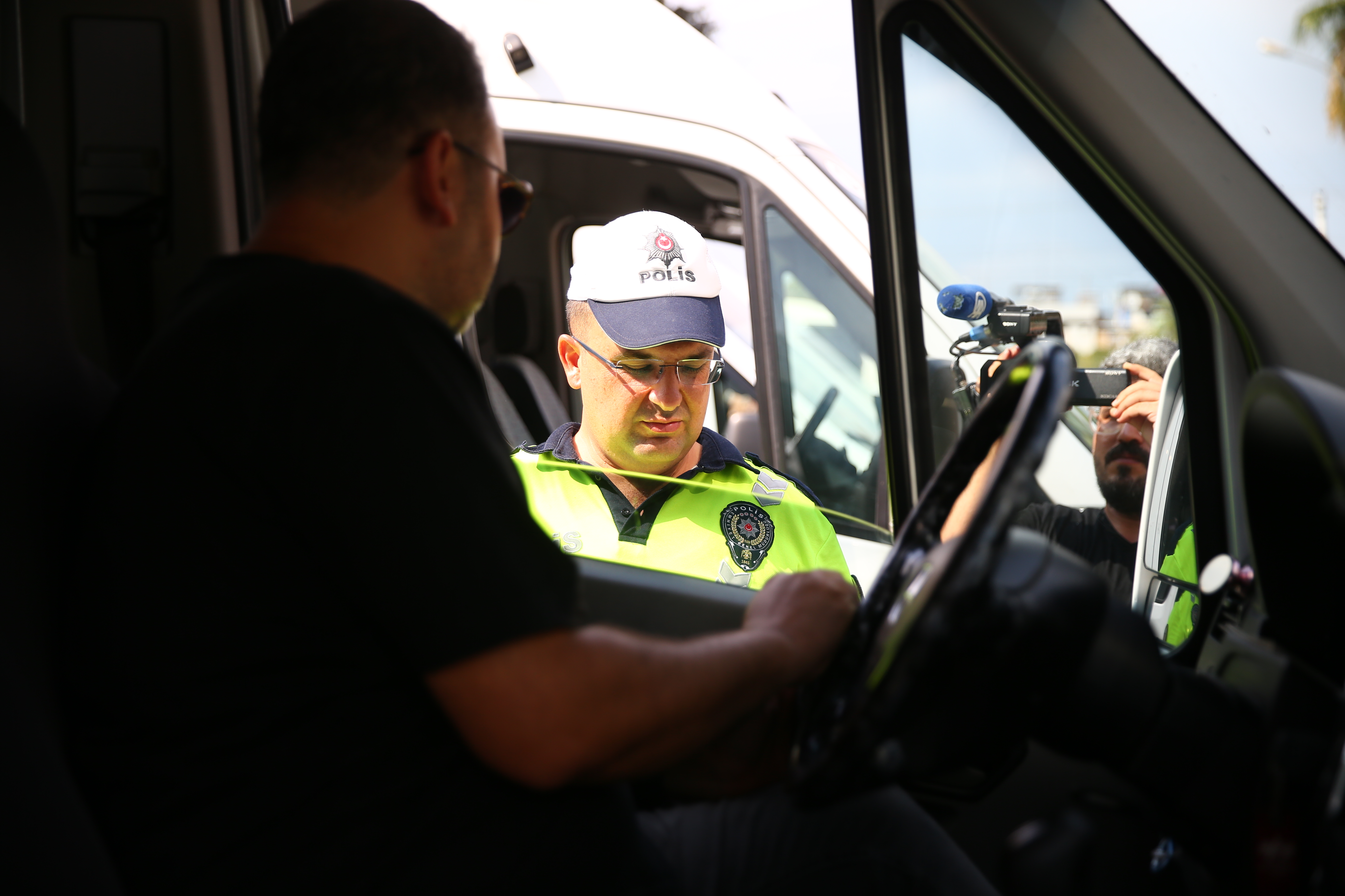 Adana'da Trafik Polisleri Okul Servislerinde Denetim Yaptı