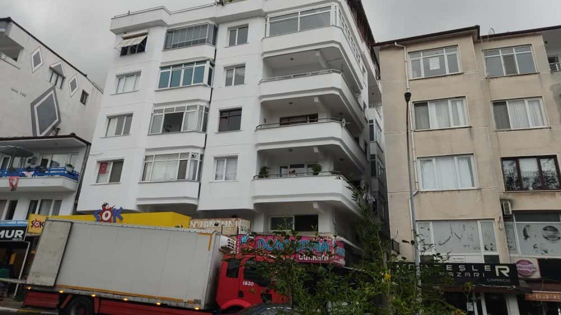 'Güllü' Adıyla Tanınan Şarkıcı Gül Tut, Yalova'daki Evinin Balkonundan Düşerek Hayatını Kaybetti 1