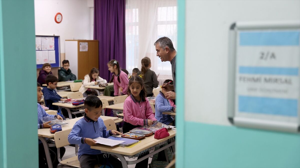 Okullarda Ara Tatil Sonrası Ilk Ders Zili Çaldı 1