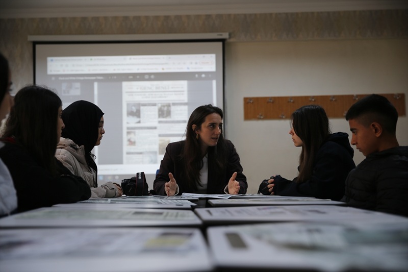 Hataylı Öğrenciler Sıralarda Gazete Üretiyor, Şehrin Nabzını Tutuyor (1)