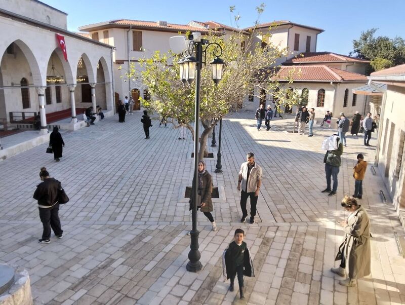 Yeniden Ayağa Kalkan Hatay’da Vatandaşlar Tarihi Noktalara Akın Etti (4)