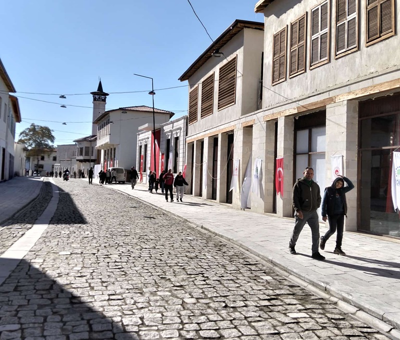 Yeniden Ayağa Kalkan Hatay’da Vatandaşlar Tarihi Noktalara Akın Etti (5)