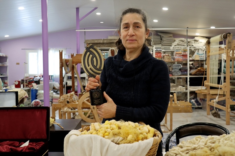 Hataylı Kadının İpeğe Sahip Çıkma Mücadelesi Ödülle Karşılık Buldu (2)