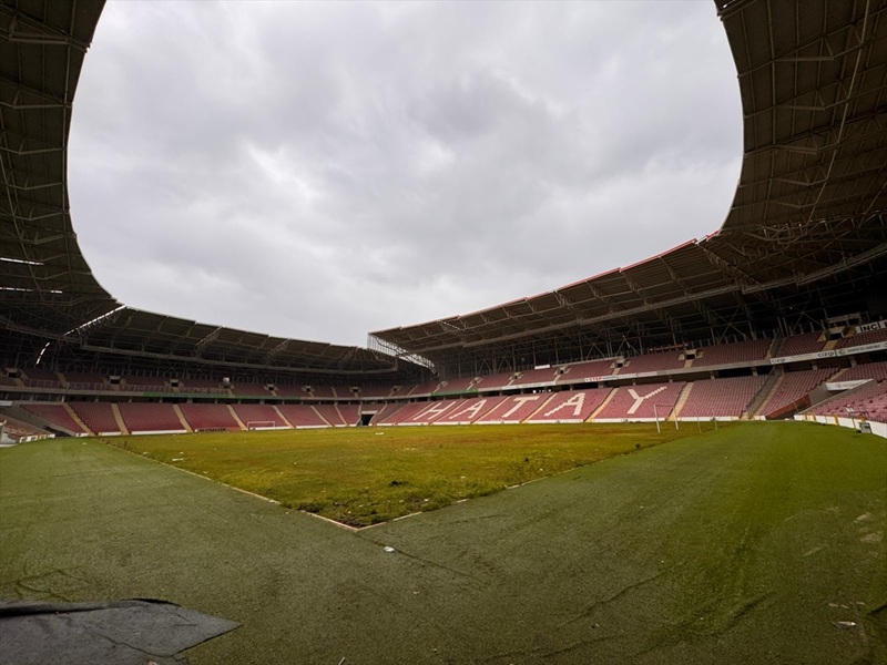 Atsu’nun Ardından Sessizliğe Gömülen Hatay Stadı Ayağa Kalkıyor (1)