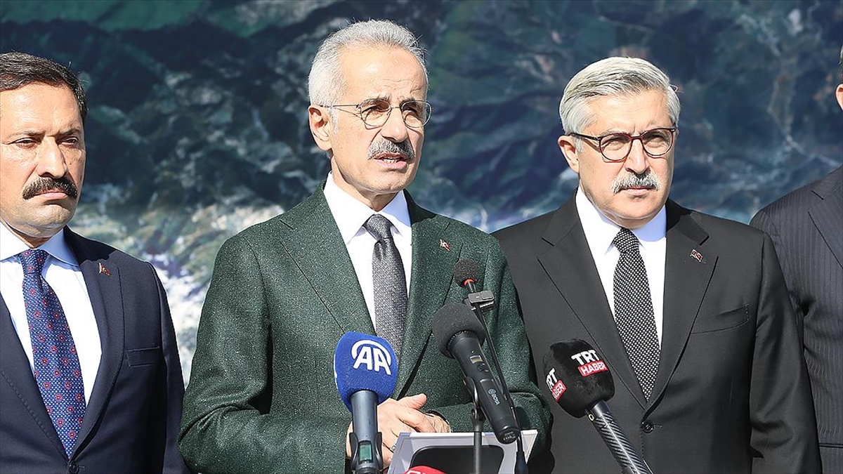 Bakan Uraloğlu: Amanos Dağları'nın Altından Yaklaşık 20 Kilometre Uzunluğunda 3 Tünel Inşa Ediyoruz