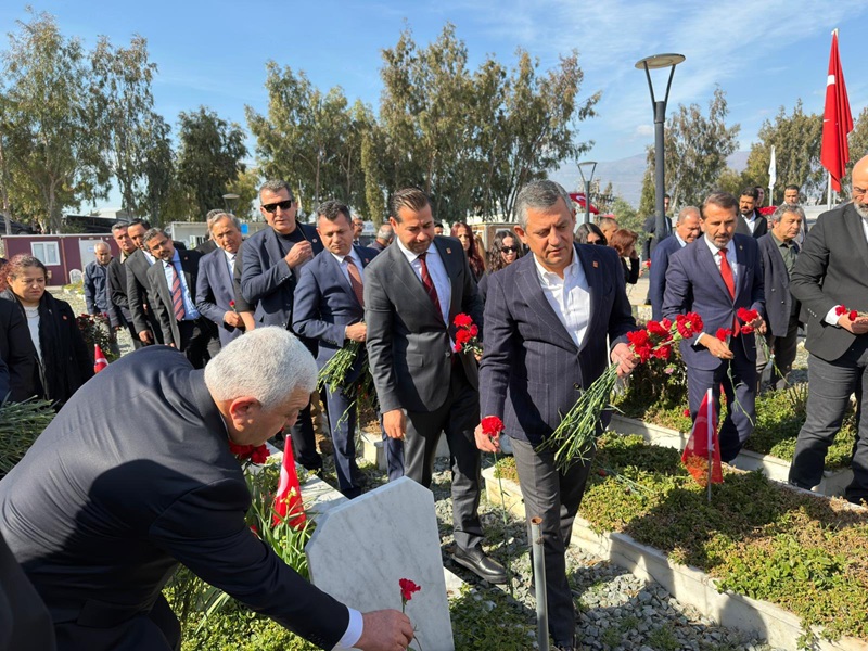 Chp Heyeti Depremin 3. Yılında Narlıca Deprem Şehitliği’nde (1)