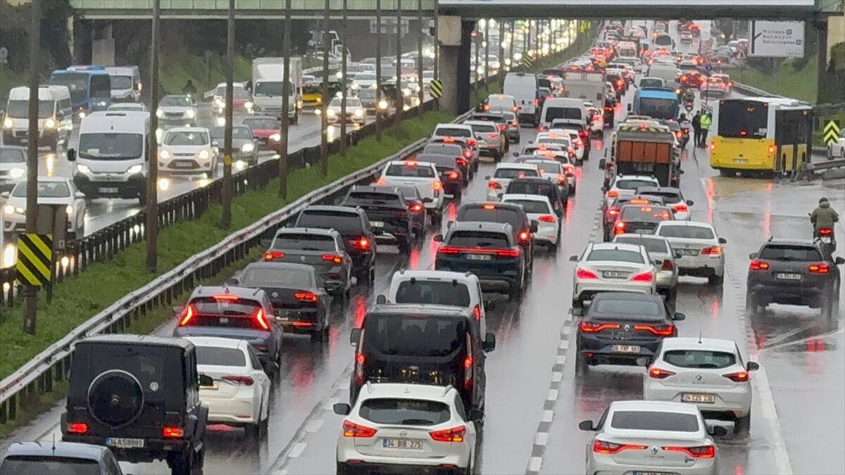 İstanbul'da Iftar Öncesi Trafik Yoğunluğu Yüzde 89'A Çıktı