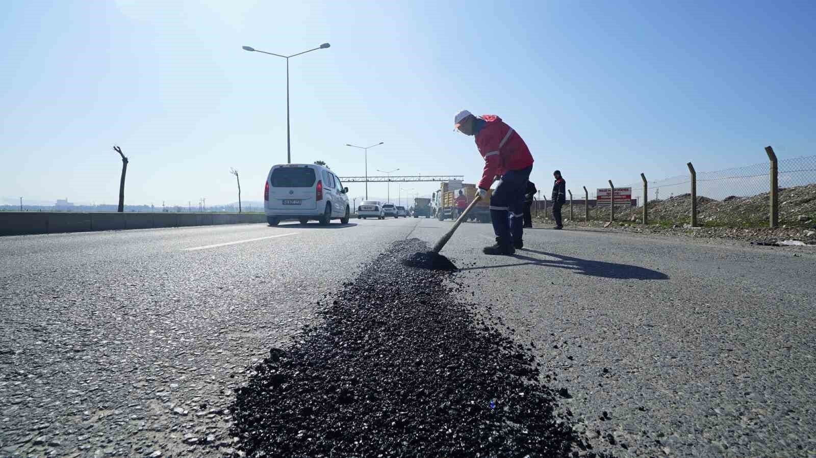 Kahramanmaraş'ta Deforme Olan Yollar Sıcak Asfaltla Tamir Ediliyor