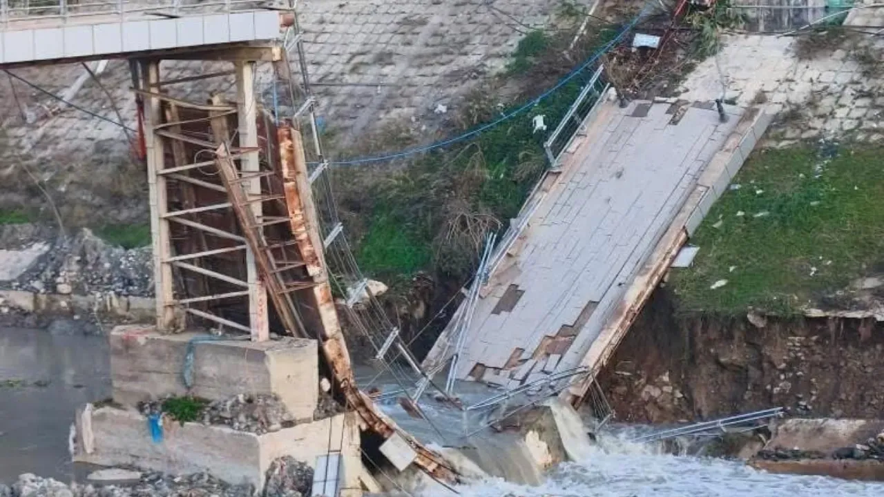 Köprü Çökmek Üzere (3)