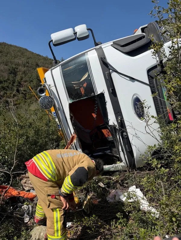 0X0 Ucuruma Yuvarlanan Hafriyat Kamyonunun Surucusu Kurtarilamadi