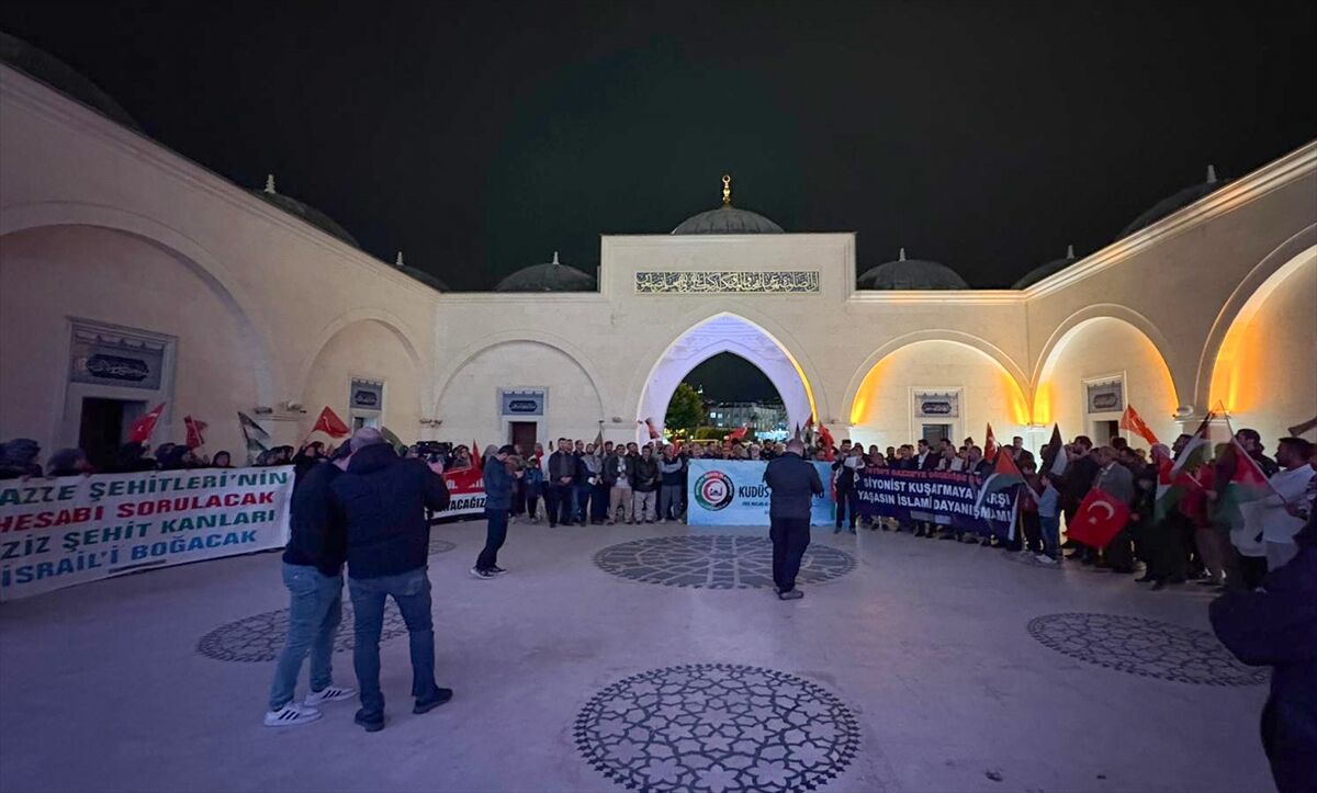 İsrail'in Mescid I Aksa'yı Ibadete Kapatması Antalya'da Protesto Edildi