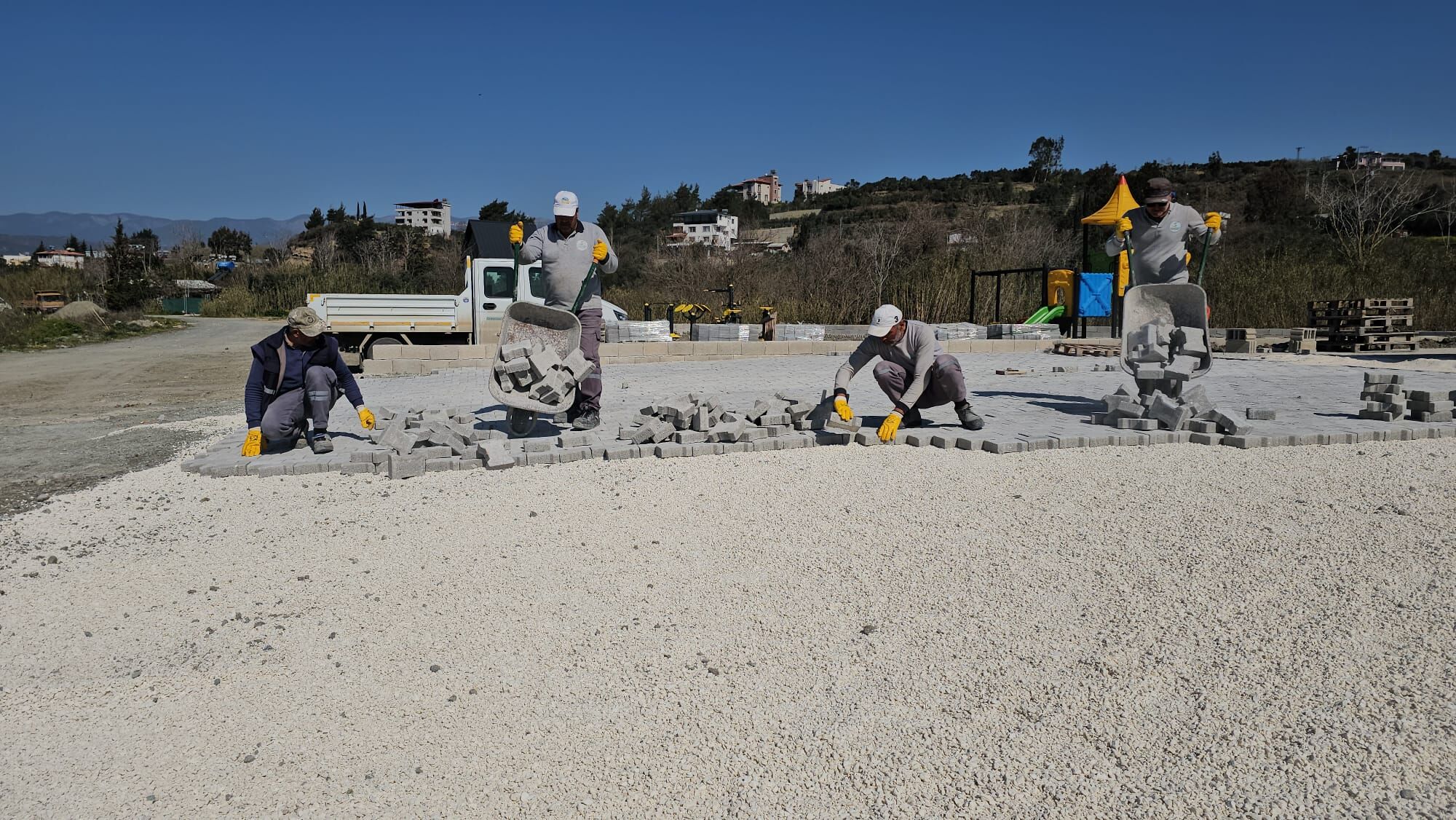 Karaçay Mahallesi̇ Çok Amaçli Salonunda Çalişmalar Sürüyor. (6)