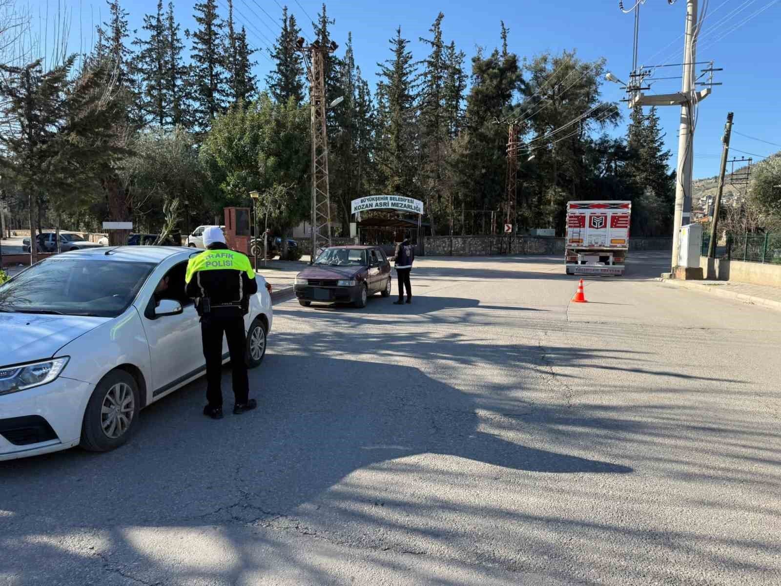 Kozan'da 10 Araç Ve 4 Motosiklet Trafikten Men Edildi