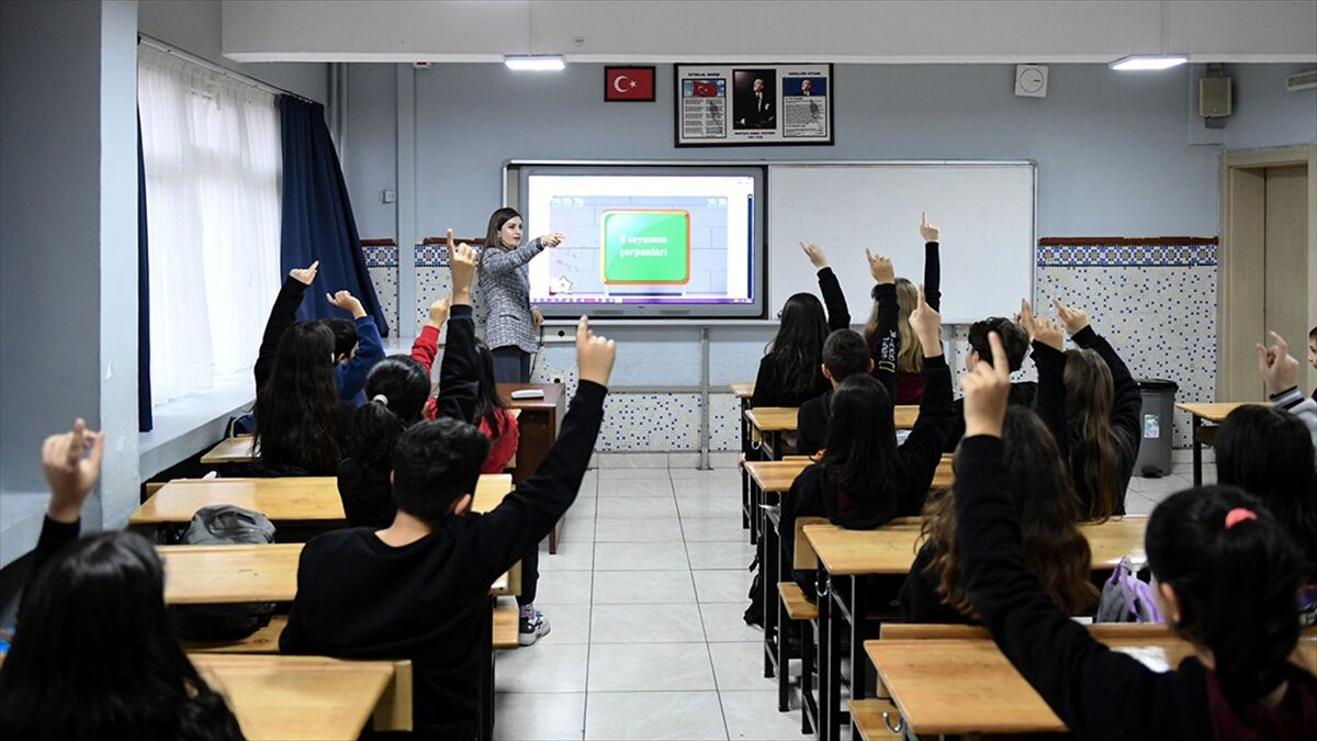 Meb, Lise Öğrencilerine Yönelik 'Ara Tatil Rehberi' Hazırladı