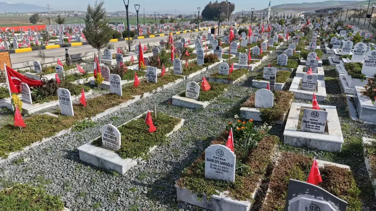 Deprem Şehitliği (1) (3)