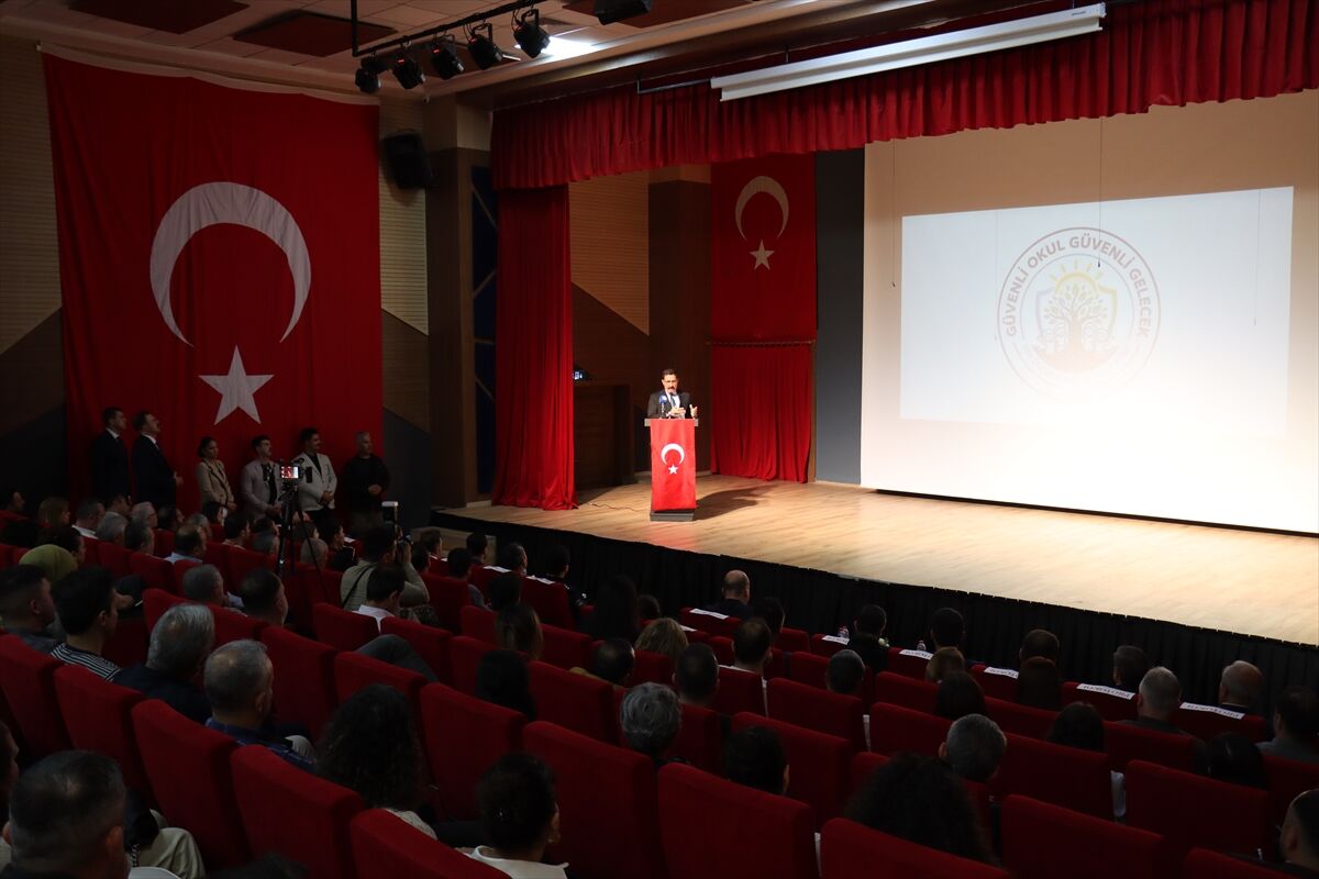 Hatay'da 'Güvenli Okul Güvenli Gelecek' Projesi Kapsamında Seminer Düzenlendi