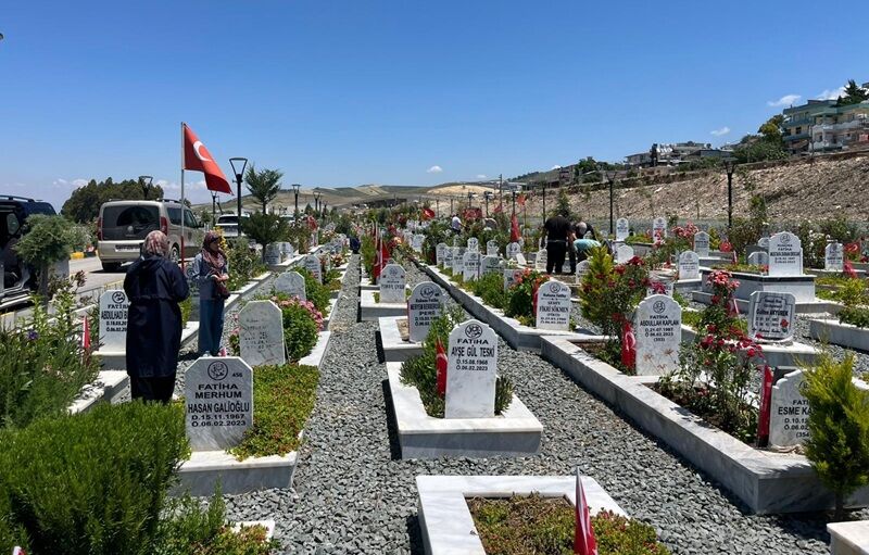 Hatay Deprem Mezarlığında Buruk Arefe (2)