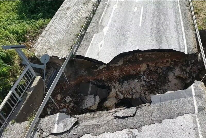 Hatay’da Sel Sonrası Endişe Köprünün Kalan Bölümü Bu Yükü Taşıyabilecek Mi (1)
