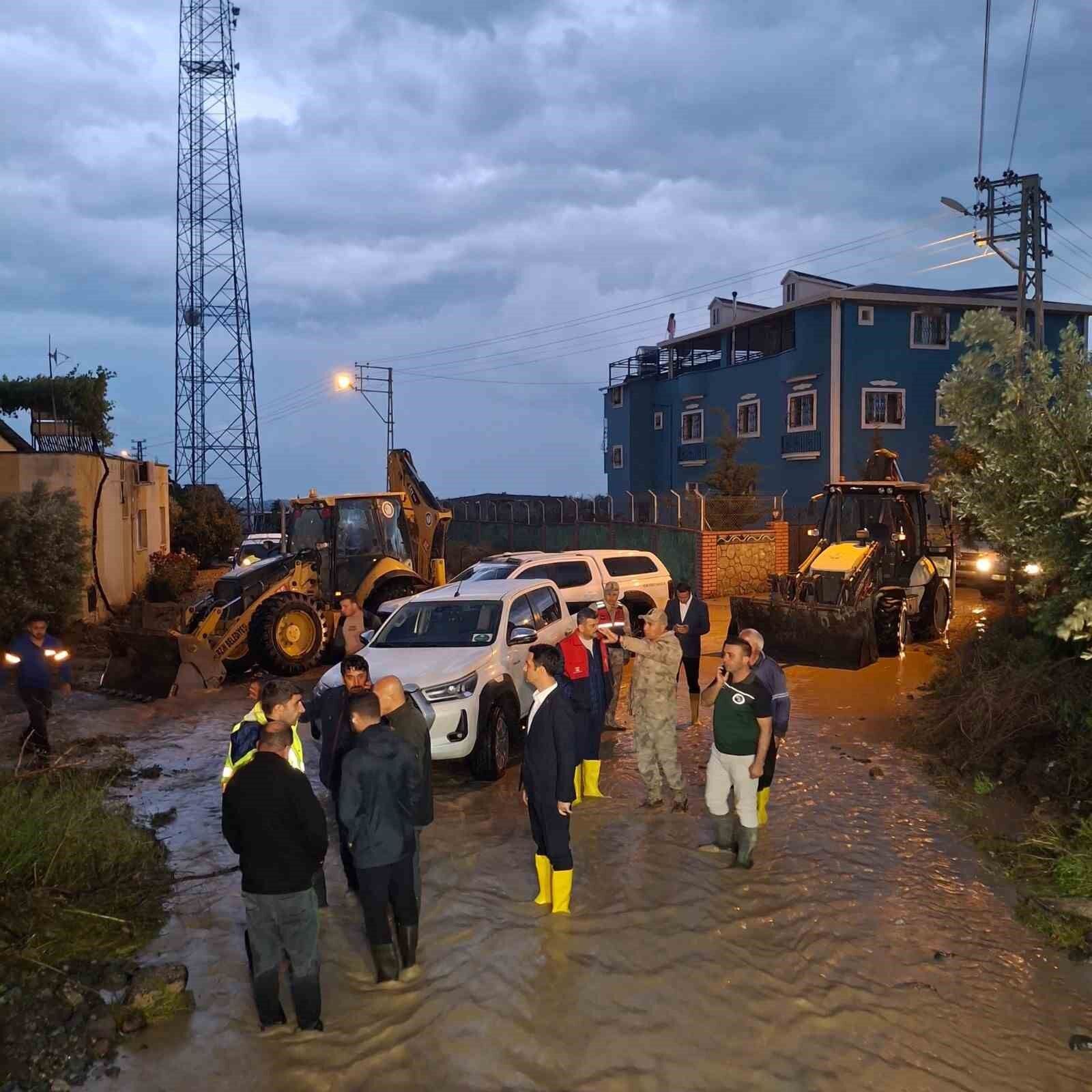 Hbb'den Yoğun Yağışa Karşı Sahada Anında Müdahale