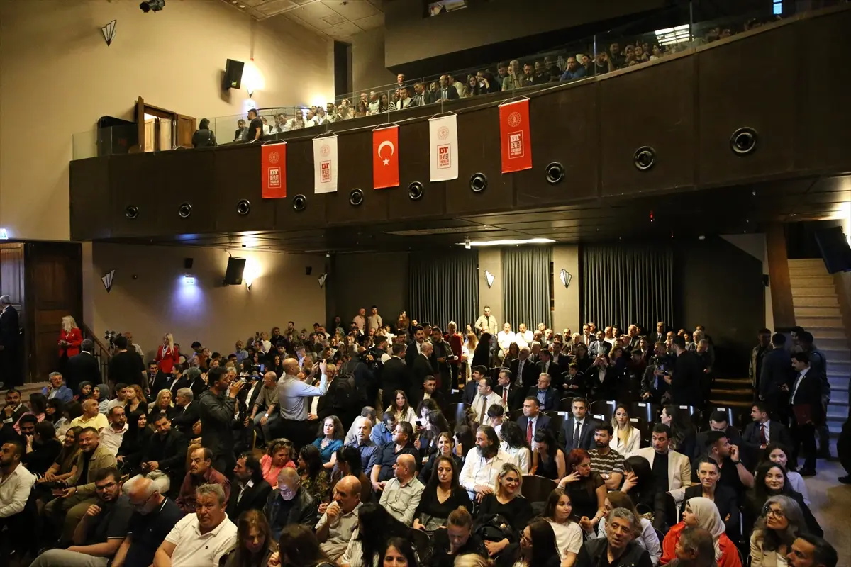 Ti̇yatro (9)
