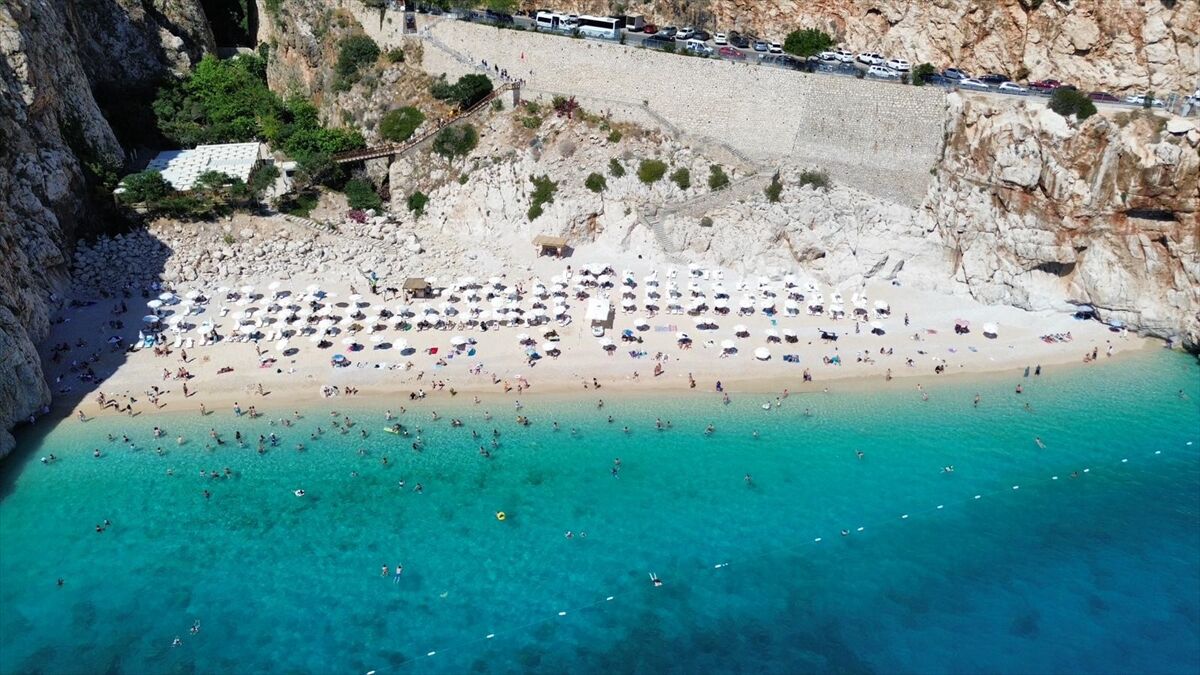 Antalya'daki Kaputaş Plajı'nda 'Dumansız Sahil' Uygulaması Başladı