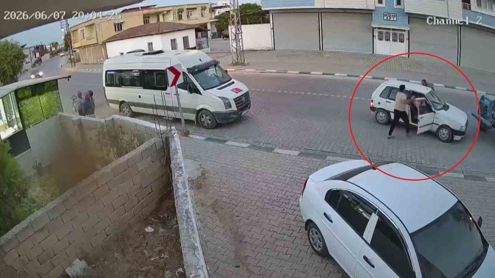 Yolunu Traktörle Kesen Kuzenlerinden Demir Sopalı Meydan Dayağı Yiyen Kuyumcunun Dişleri Kırıldı