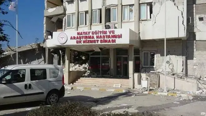 Hatay Yıkılan Hastane (1)