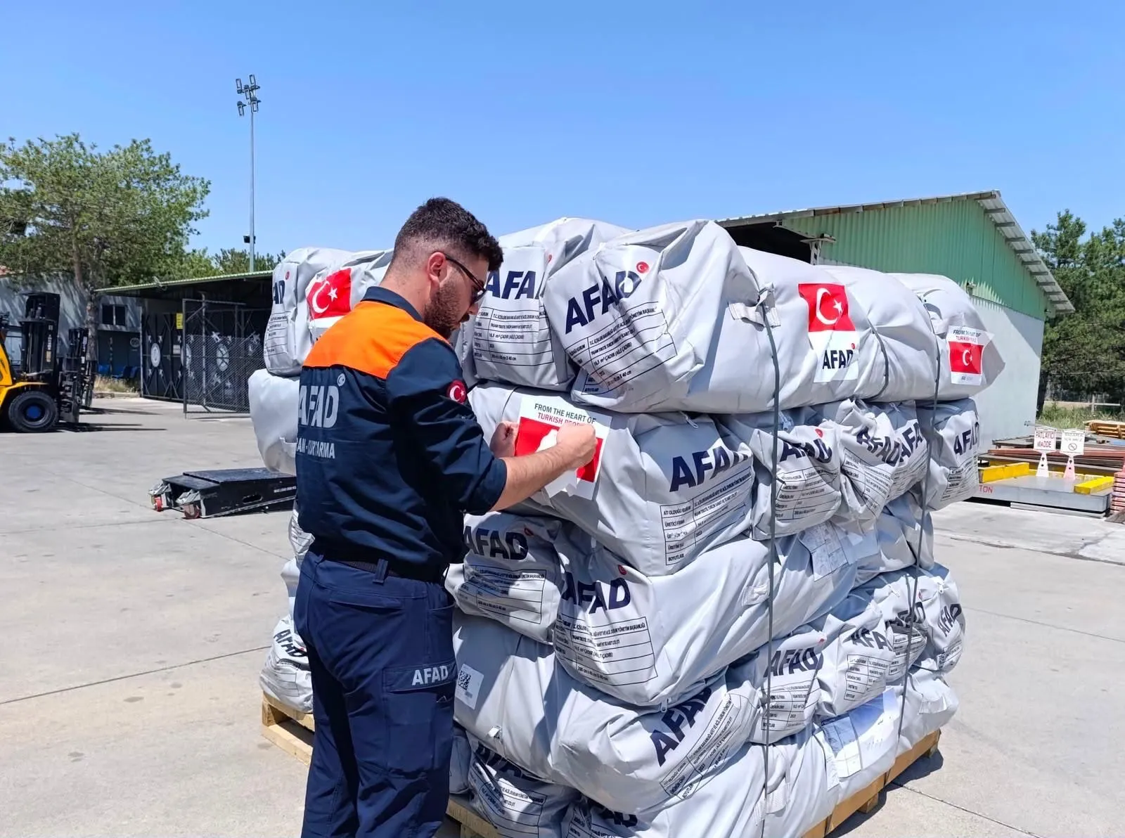 Türkiye'den Depremlerden Etkilenen Venezuela'ya 30 Ton İnsani Yardım (2)