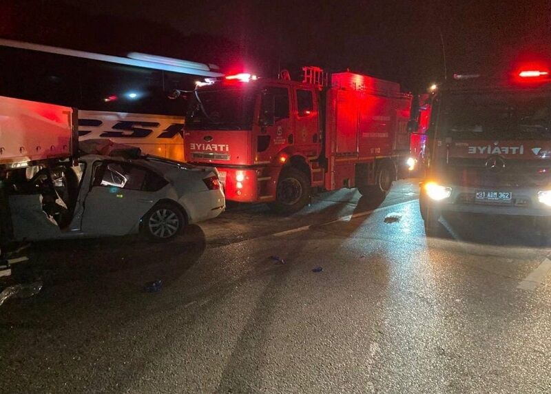 Hatay'da Korkunç Kaza! Tır Dehşet Saçtı: 2 Ölü, 4 Yaralı