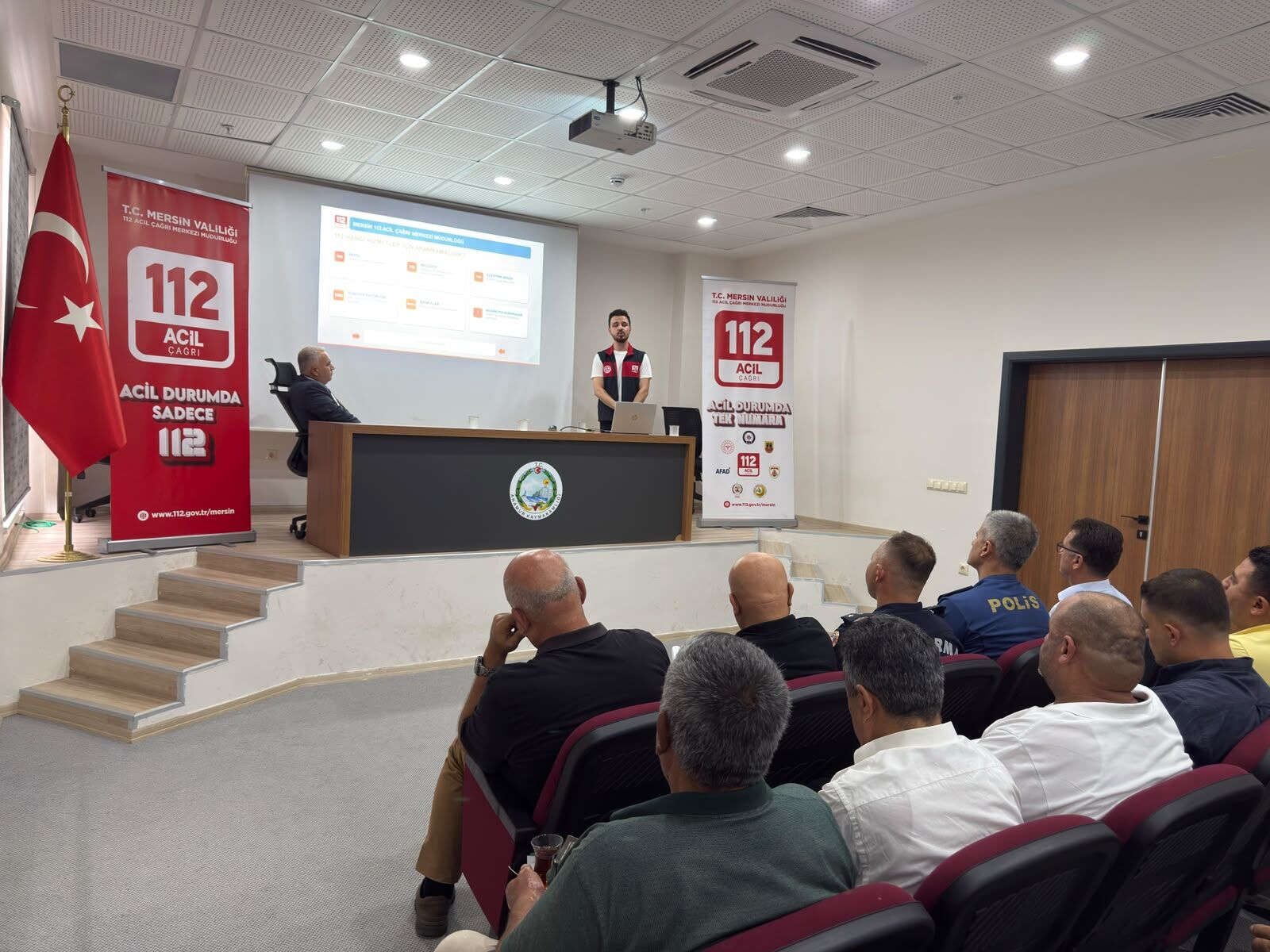 Anamur ilçesinde muhtarlara 112 Acil Çağrı Merkezi hakkında bilgi verildi