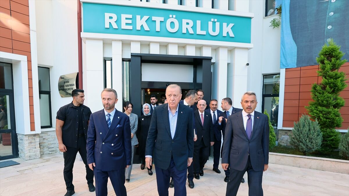 Cumhurbaşkanı Erdoğan, Recep Tayyip Erdoğan Üniversitesini ziyaret etti