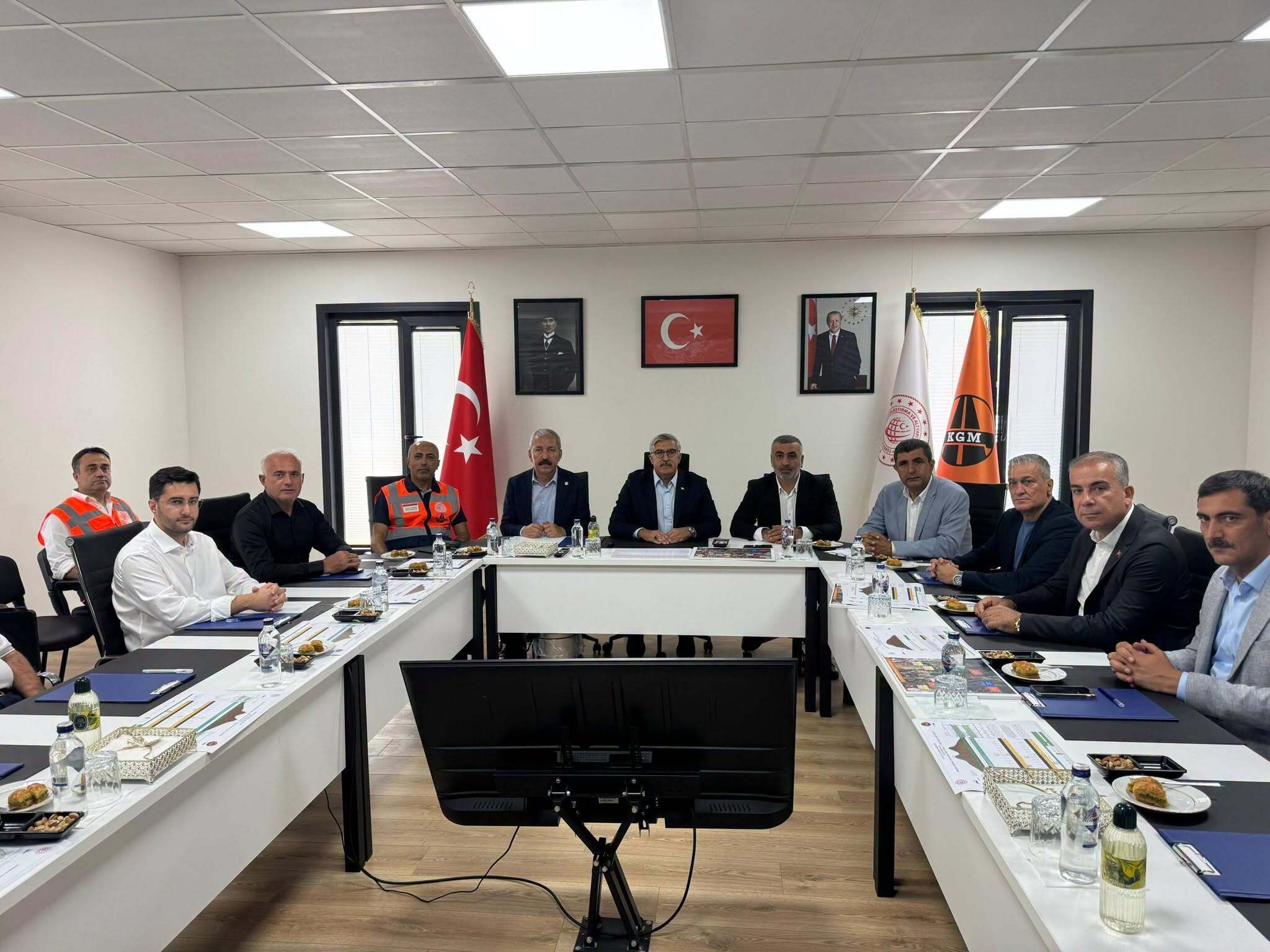 Hatay Protokolü Otoyol Şantiyesinde Son Durumu Yerinde Gördüler (3)