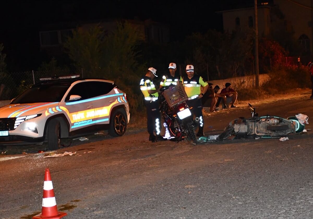 Hatay'da iki motosiklet çarpıştı, 3 kişi yaralandı
