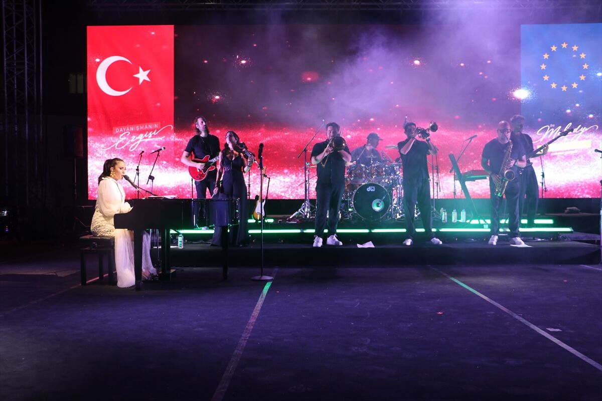 DEFNE