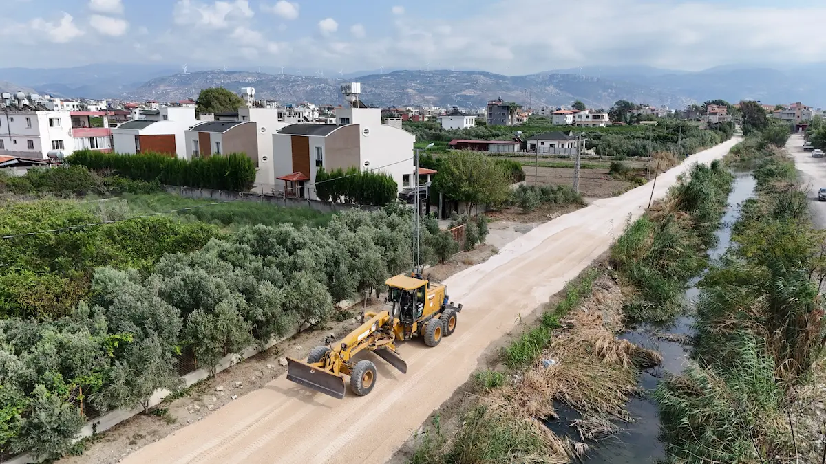 Samandağ’ın 3 Mahallesinde Yol Yenileme Çalışmaları Başladı