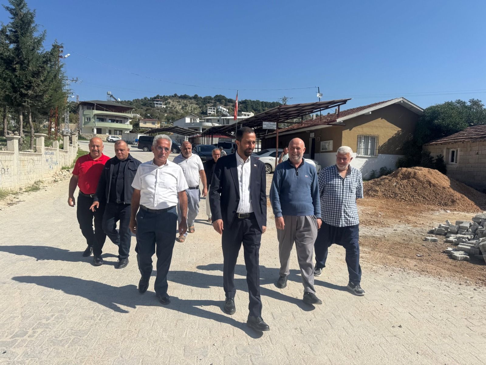 Başkan Yalçın Yoncakaya’da Hem Mahalleliyi Dinledi Hem Öğrencilerle Buluştu (1)